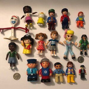 Bundle / Set of 17 different style Figurines / Toys / Figures